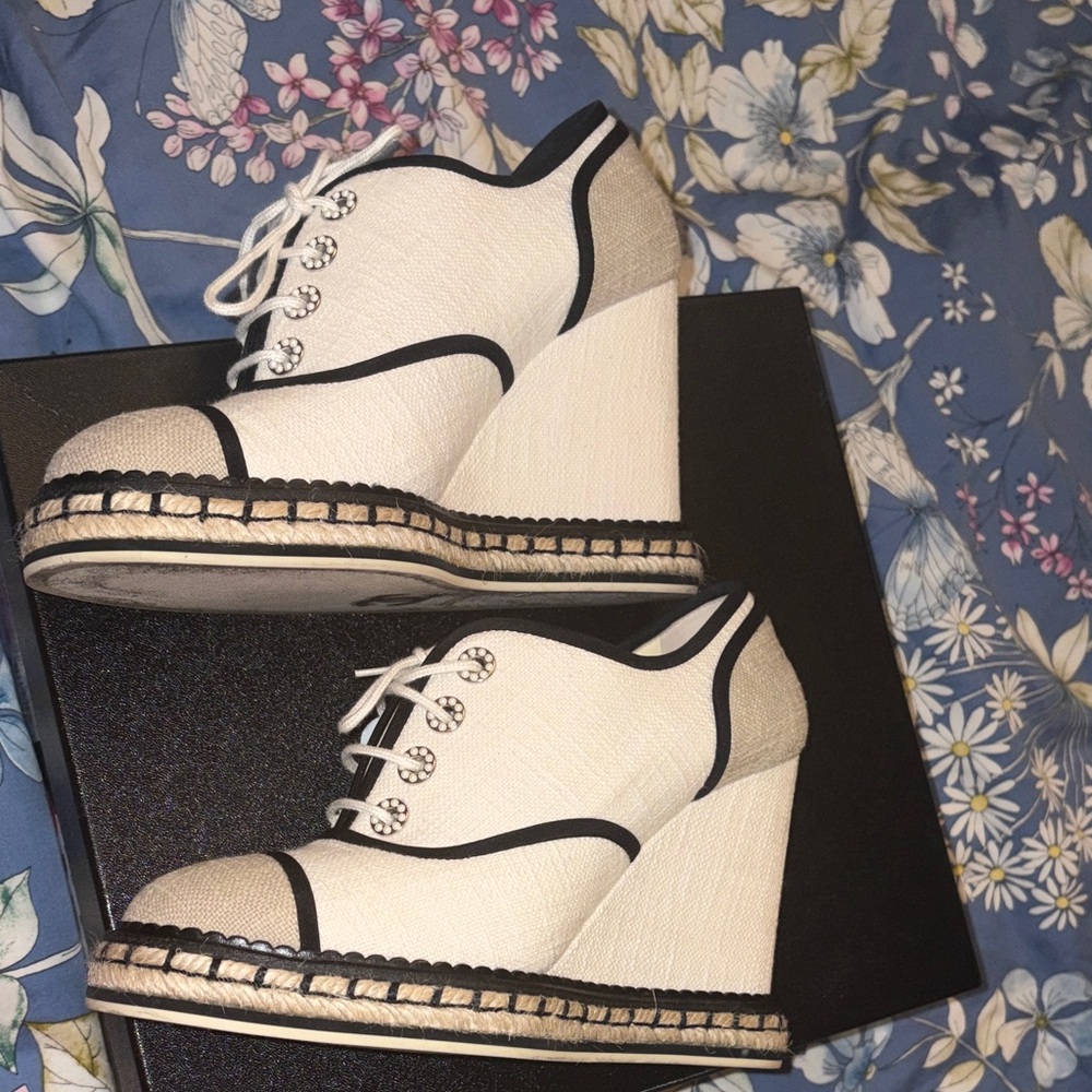 CHANEL Women's Black and White Sneakers - Picture 3 of 12